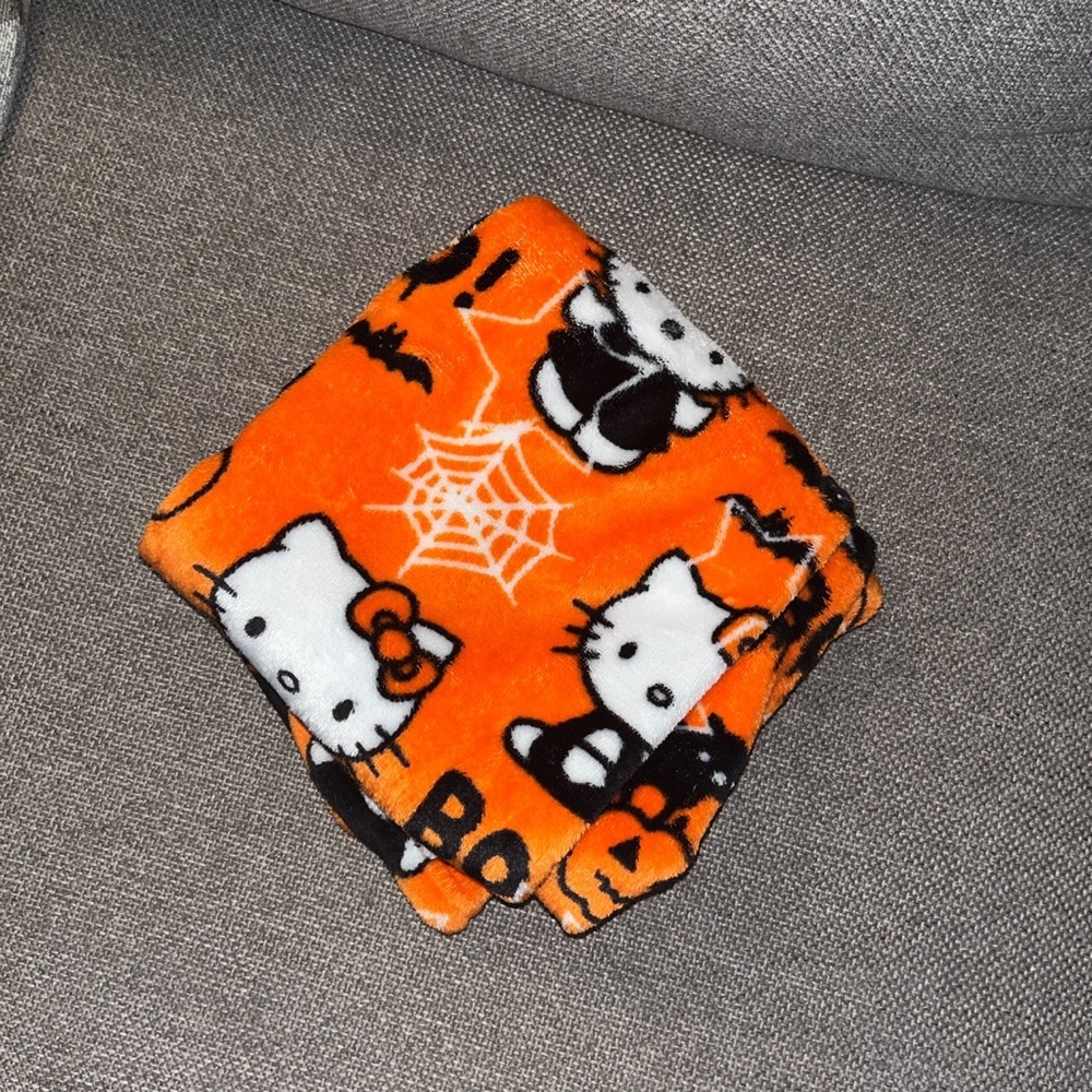 Hello kitty pyjamas 🖤🧡 ( new )